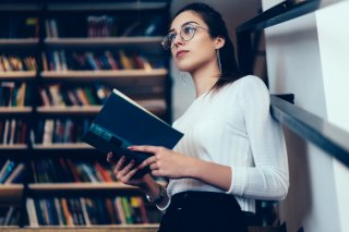 男ウケする知的な女性の特徴5つ! 経年劣化しない武器を磨く