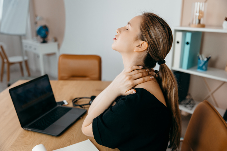 肩がゴリゴリ…（写真:iStock）