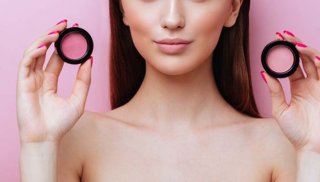 あざとメイクにはピンクがマスト！（写真:iStock）