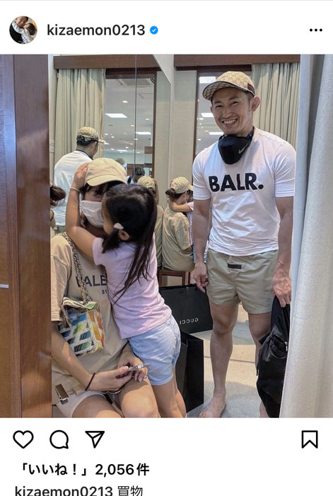 親子で仲睦まじい様子をアップしている才賀紀左衛門／才賀紀左衛門インスタグラムより