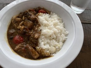 鍋も包丁も使わない!「サバ缶」で作る“爆速”1人前カレー