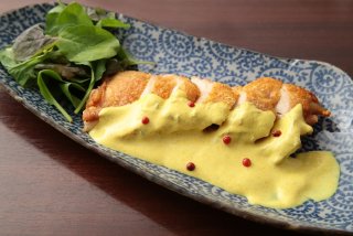 「チキンステーキのカレーヨーグルトソース」日本人好みの味