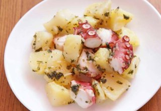 「タコとジャガイモのエスカルゴバター」魚介類との相性抜群