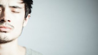 蔑みの言葉を聞きながら…（写真:iStock）