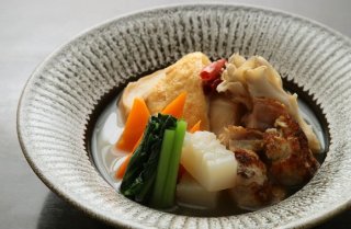 「車麩と谷口屋の油揚げ 福地鶏のピリ辛煮」ダシがしみしみ