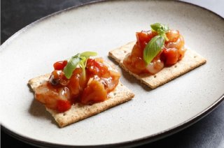 混ぜるだけ「甘エビのチリソース」はサルサソースがいい仕事