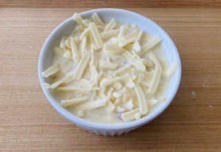 途中の工程から片栗粉が飛び散っている…（C）コクハク