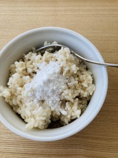 きちんと混ざるか不安だったが、フォークを使ってさくさくと問題なく（C）コクハク