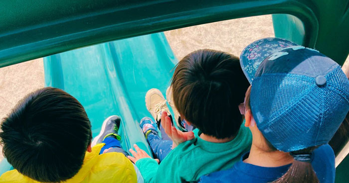 公園で遊ぶ子供たちです（写真:tumugi）