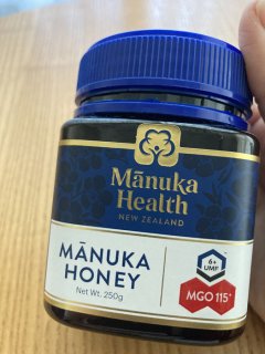 マヌカヘルス社のマヌカハニーはよく見かけますね（C）コクハク