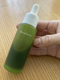 スポイト式なので、簡単に垂らせます（C）コクハク