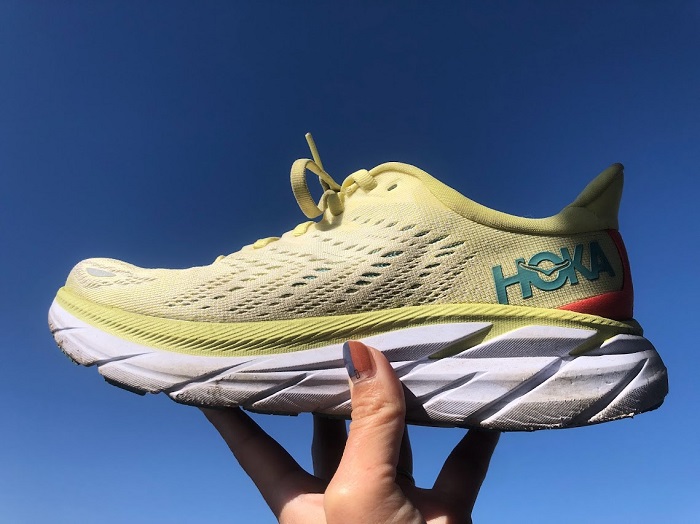 相変わらずHOKAのシューズを愛用しています（C）コクハク