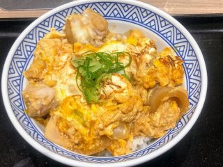 【2022年アツかった記事】吉野家待望の親子丼 不適切発言にマジ切れした40女の食ルポ 