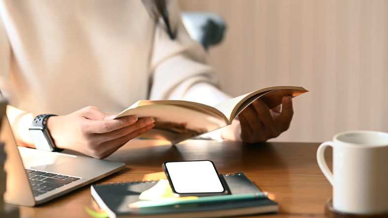 容姿は衰えても、知識は増やせる（写真:iStock）