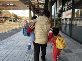 現地では祖母が待っていてくれました（C）コクハク