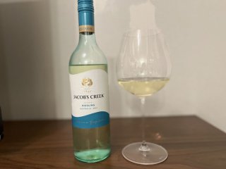 ビール一択から卒業！鶏の唐揚げに辛口の白ワインが合うワケ