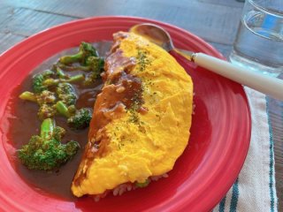 正月ボケした舌に効く～！お口が欲するジャンクなオムハヤシ