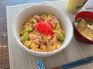 やる気3%なのに5分で天国!紙ワザ炸裂の即席ふわふわ親子丼