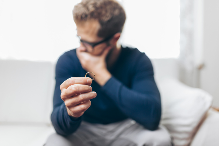 寂しい…話を聞いてほしい…（写真:iStock）