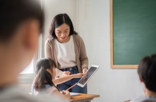 子どもは使いこなすのが早い（写真:iStock）
