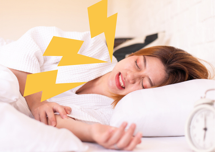 歯ぎしりが影響しているのかも（C）コクハク