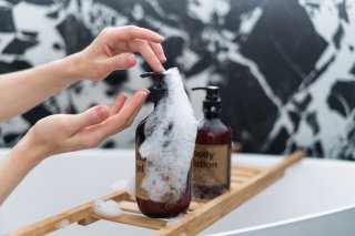 専用ソープなら肌にも優しい（写真:iStock）