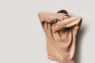 モモヒキっぽく見える…40代のベージュコーデ「オバ見え」回避術5つ