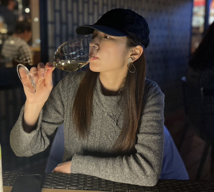 今宵も絶賛ワイン活動中♡（写真:市野瀬瞳）