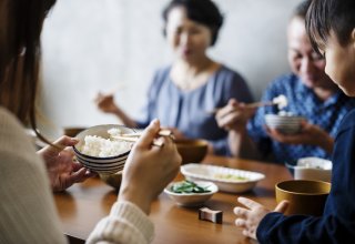 いつも家族と一緒（写真:iStock）