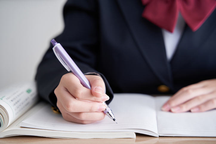 制服を購入して安心していた（写真:iStock）