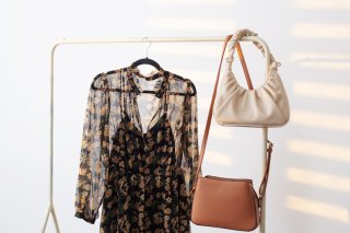 40代の花柄着こなし術 膝丈ワンピ＆スカートは危険と隣り合わせ