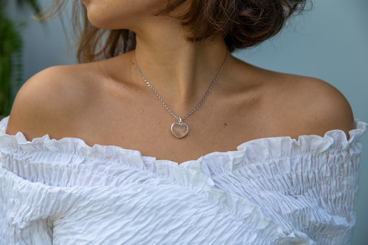 紫外線を浴びやすいパーツでもある（写真:iStock）