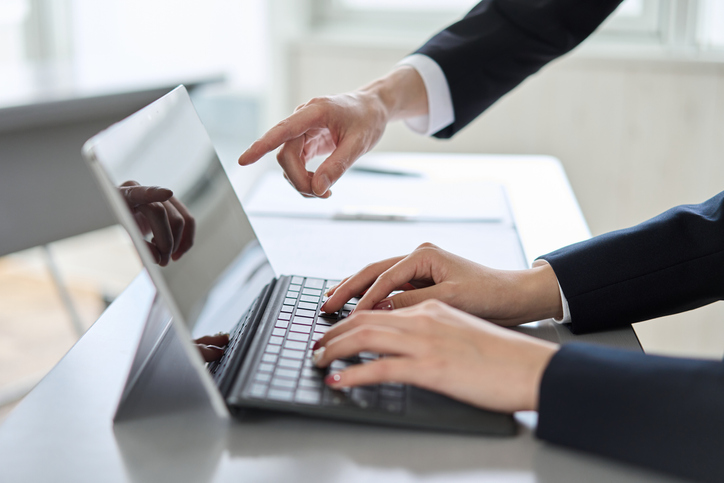 ズレた言動は指摘してあげる（写真:iStock）