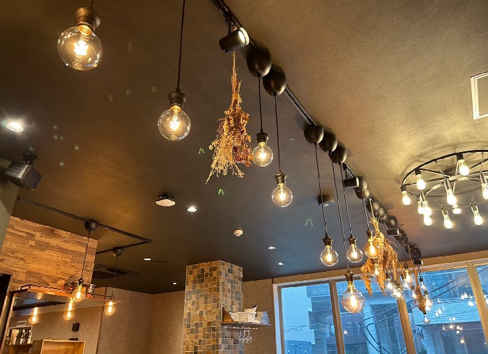 程よい明るさで落ち着く空間（C）コクハク