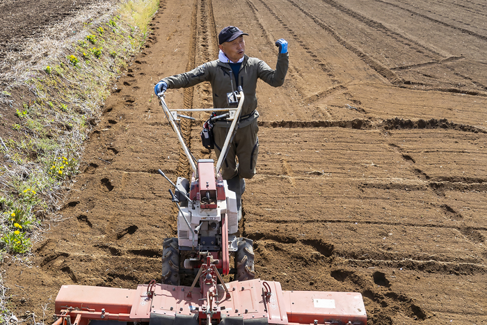 今年の畑仕事の第一歩のスタート（写真:Koji Takano）