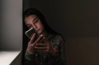 LINEに突然連絡が…未練タラタラ！今彼の元カノ「マウント被害」3選