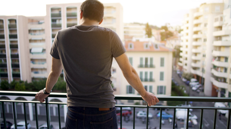 たくましい背中にキュン（写真:iStock）