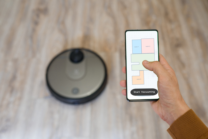 ルンバの操作はアプリでサクサク（写真:iStock）