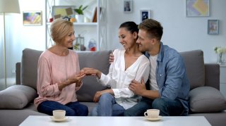 「義親とも家族になる自覚はあるのかな」50代男が抱く婚約者への疑心