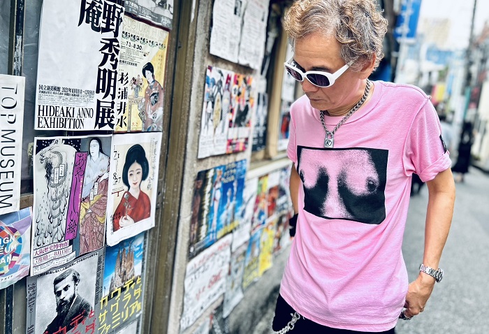 スマホ？ 持ってないよ （C）コクハク