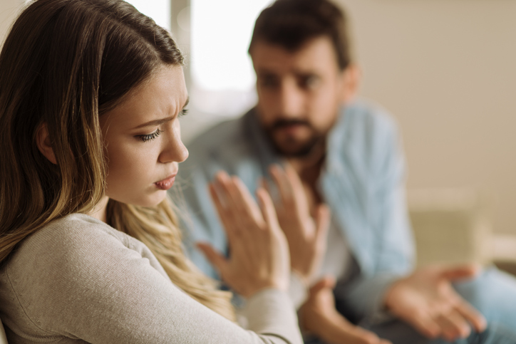 別れたいのに（写真:iStock）