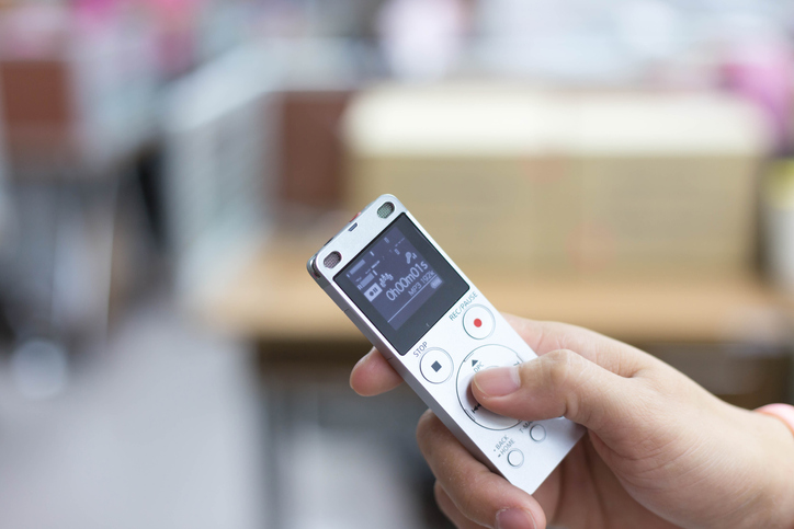 音声データは動かぬ証拠（写真:iStock）