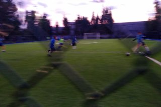 女子から大人気のサッカー少年だった（写真:iStock）