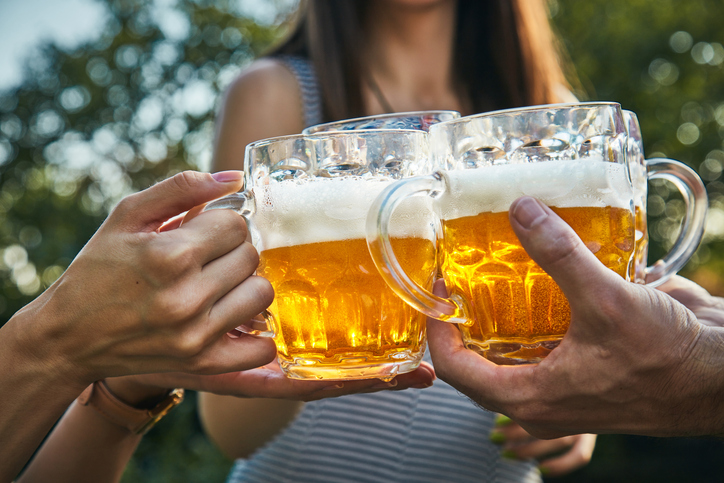 お酒の力も借りちゃって…（写真:iStock）