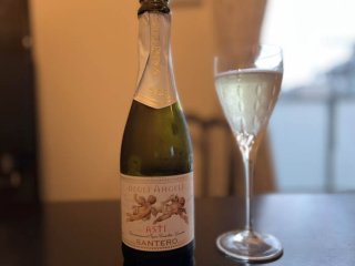 ワインの師匠も納得!濃厚アイスにドンピシャな“高コスパ”甘口発砲ワイン