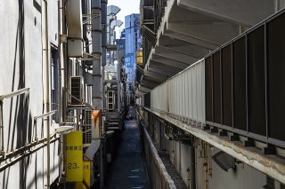 街の「表と裏」 バックヤードからしか見えない風景がある