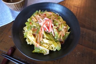 レンジ4分!爆速あんかけ焼きそば、とろ~りあんにシャキッとレタスが罪