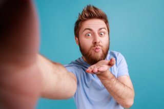 大好きな人とのキスでドン引き→集中できず“ご辞退申し上げた”思い出3選