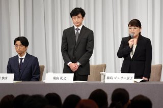 ジャニーズ会見で水がぶ飲みの東山新社長、イノッチは結婚指輪はめる派だった【写真付き】