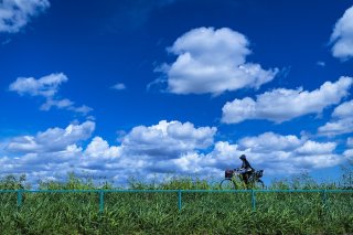 夏空が秋にかぶさる風景 季節がバトンタッチする時期がきた